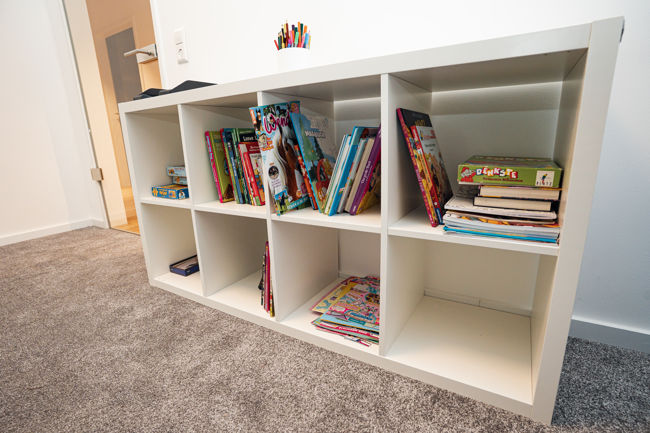 Regal mit Kinderbücher