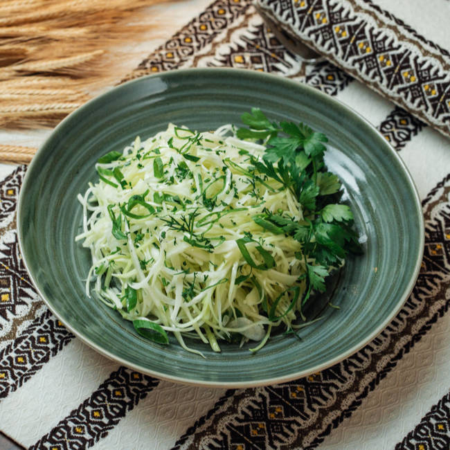 Sommerkrautslat auf dem Teller